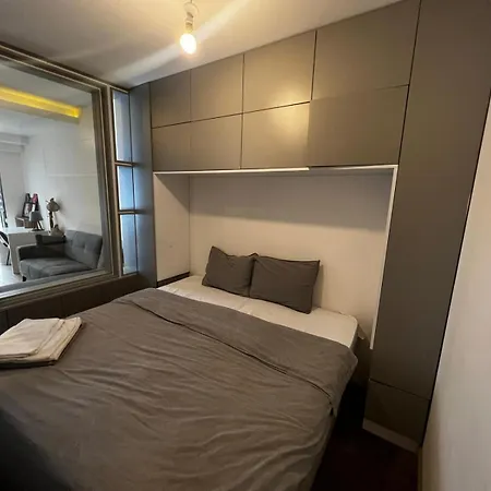Flat - Close To Mall Of דירה