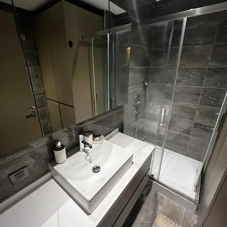 Flat - Close To Mall Of Istambul